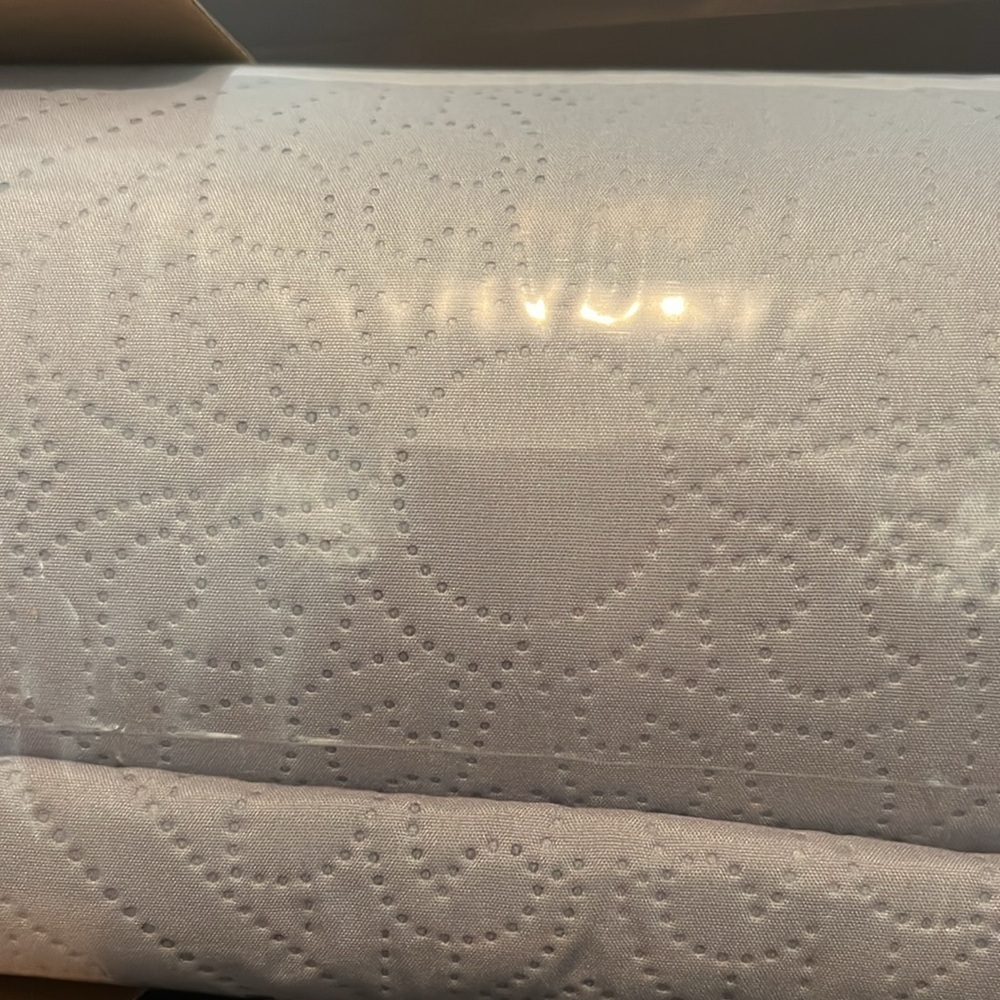 Queen gray bedspread NIB - Picture 3 of 4